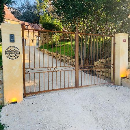 L'Ecrin Des Symes Villa Simeyrols Exteriör bild